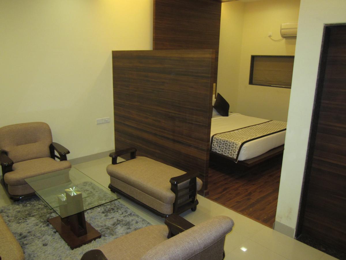 Vijaya Tej Clarks Inn Patna  Dış mekan fotoğraf